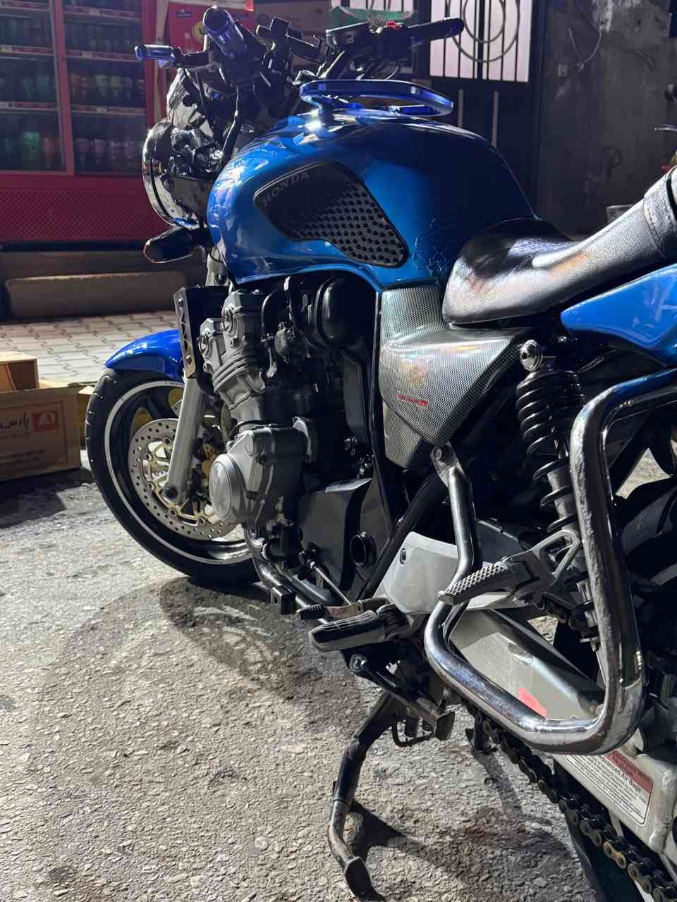 كربلاء.  للبيع سيبي400 نوزل جديده 22 وبيه مجال 

***********
*********** ‏ كربلاء, العراق
