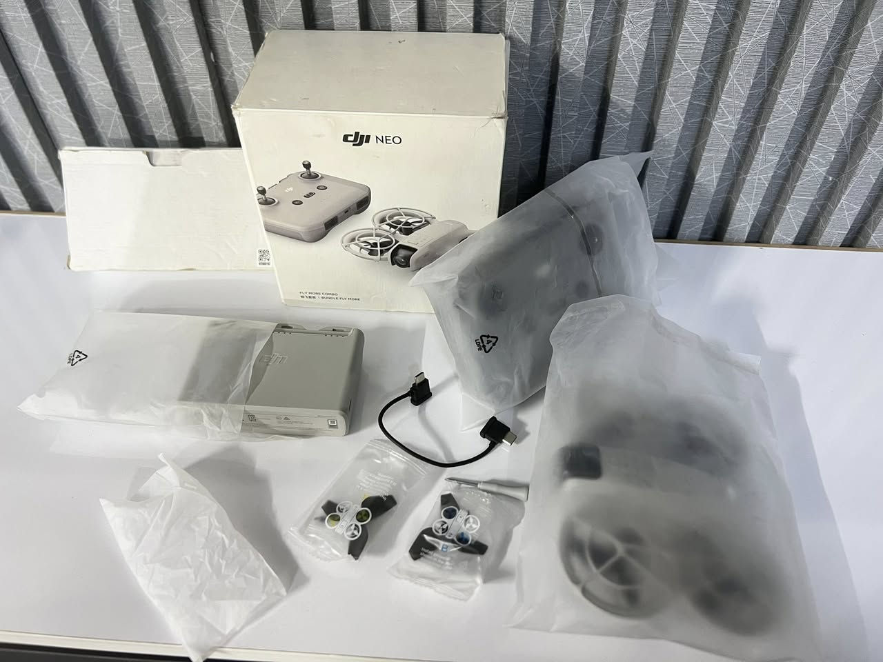 📸 طائرة DJI Neo للبيع

🔥 طائرة DJI Neo بحالة ممتازة ونظيفة جداً
✅ حجم صغير ووزن خفيف، مناسبة للسفر وصناعة المحتوى
✅ كاميرا بجودة عالية
✅ طيران ثابت وسهل الاستخدام
✅ مزودة بحماية للمراوح (Propeller Guards)
✅ جاهزة للاستخدام مباشرة

📦 مع جميع ملحقاتها الأساسية
💯 حالة ممتازة وخالية من المشاكل

📩 للاستفسار عن السعر أو المزيد من التفاصيل، راسلني على الخاص.

#DJINeo #DJI #DroneForSale #طائرة_درون #درون_للبيع #Drone #DJINeoSale


**إذا كنت صاحب هذا الإعلان وتريد حذفه لأي سبب، رجاءا أرسل رسالة إلى الدعم الفني**