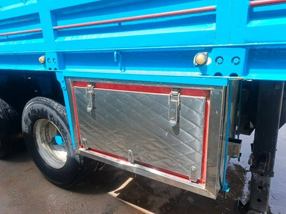 السلام عليكم
عربانة حدادية جناب الطول 12 متر فصال مصلاوي اربع محاور مزوج  سبرنك والرابع رفاع
 بدون شريط... تخم تاير جدد ب3 محاور ثلاجة ومطبخ تانكي مي جاهزة للعمل.... السعر 120
للإستفسار الاتصال على الارقام التاليه
زين ***********
آسيا *********** 
كورك ***********
