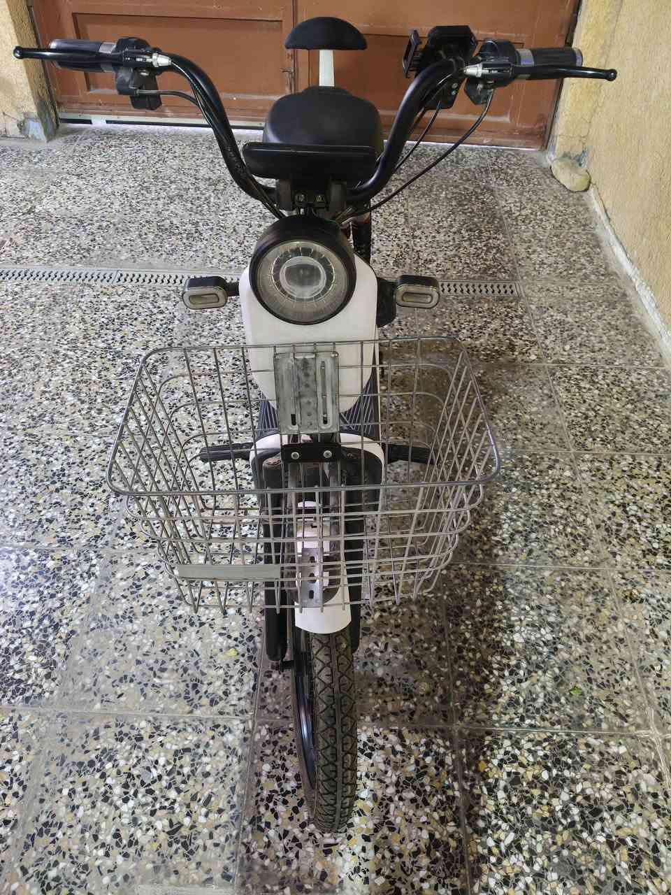 السلام عليكم دراجة شحن نظيفة للبيع العنوان بغداد حي اور تواصل واتساب ***********
