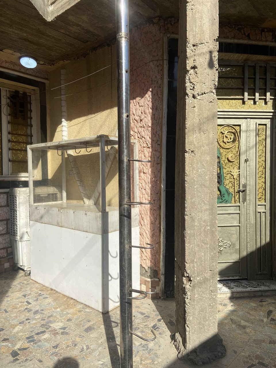 غراض مطعم للبيع نضيفات كلش مكان بغداد زعفرانيه ***********
