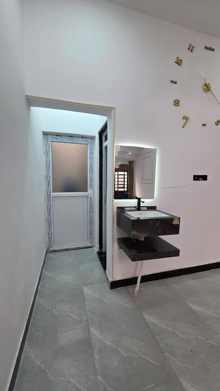 بيت طابو زراعي عراقي ابو خصيب كوت ثواني قريب على شارع الفك ريسي المساح البيت ٢٠٠متر يحتوي على قرفتين وصاله ومطبخ ستقبال وحمام ومدخل حمام خرجي فارغ سكن السعر ١٢٠مليون وبي مجال اتصل ***********
