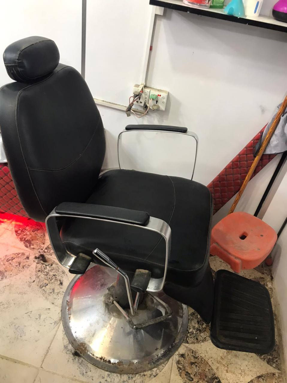 كرسي حلاقه للبيع للستفسار الاتصال على الرقم ***********
