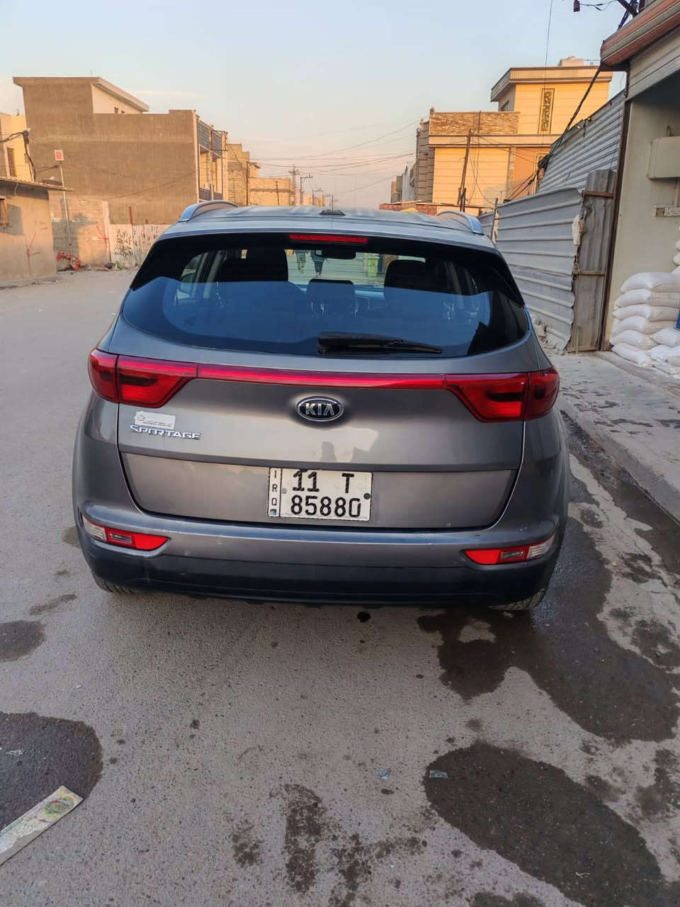 السلام عليكم
كيا سبورتج امريكي موديل 2017
نص مواصفات 
سياره جديه مال جناي تخم تاير جديد صدر امامي خلفي جديد على وضع الشركه تبريد ثلج 
ماشيه 46000 
حادث جاملغ وبنيد وشويه من باب الصدر حادث سطحي
رقم بغداد بسمي  اخوان مكلف بلنشر اتصل على صاحب السياره
مكان السياره بغداد الدوره
للستفسار اكثر ومعرفه التفاصيل 
اتصل *********** بي واتساب
