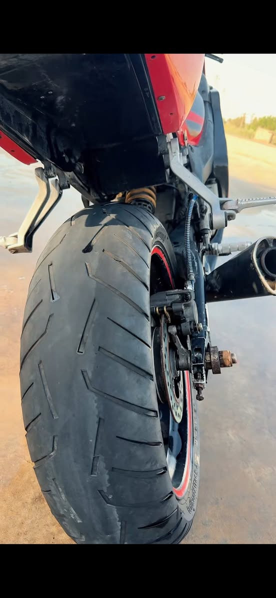سلام عليكم للبيع فقط افوري F4i 2004 مكينه وكيرر خيرر من الله مفتوح بس كور ولقباقه نكره سلف بكل وقت شلعه ومعدل شك لكاع حماوه ما تعرف ل90 دهن امزويل بانزين كله محسن تخم تاير بيهه سعر15 وبيهه مجال تفاصيل تصالً ‭***********‬ كهربائيات كله شغاله دراجه سكيورتي دراجه مستعجل ع بيعته وبل عافيه ع ياخذه
