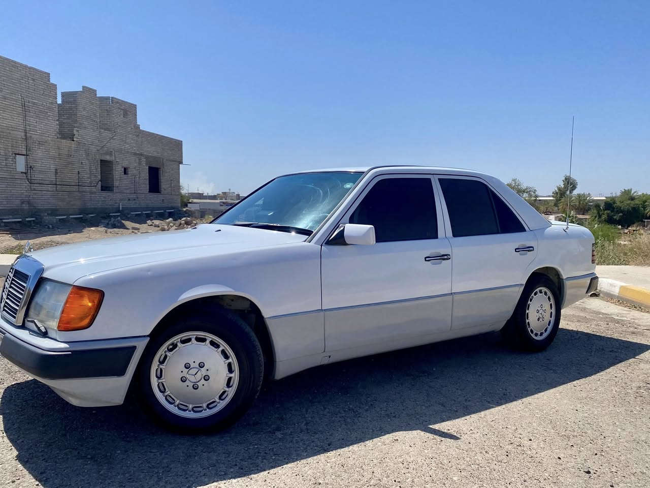 للبيع أو المراوس حسب القناعة
Mercedes-Benz W124 300
موديل 87 محدث 92
السعر 60 وبيها مجال بسيط
* محرك بطّة 2500 جديد
* كير جديد
* صبغ قطع
* تبريد ثلج ❄️
* سنوية للـ 28
* تخم تايرات
* حدادية جديدة
* قواعد دبلات، وحدة بيها تعمير
* شاشة مع كاميرا
السيارة نظيفة ومرتبة
 مكان سامراء
للاستفسار والاتصال ***********
