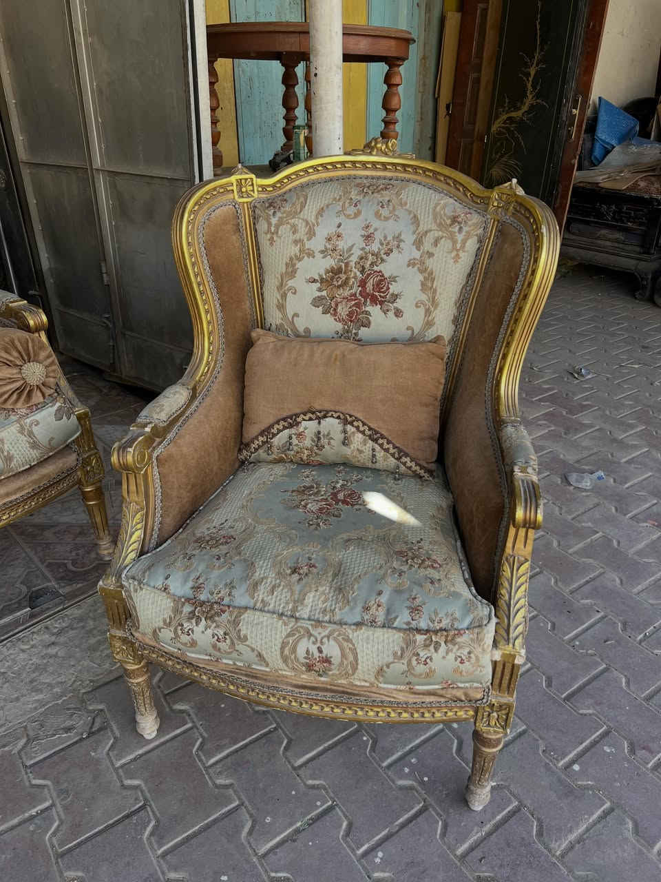 نص تخم خشب زان صنع مصري 
*العنوان:بغداد الكسره قرب ملعب الكشافه داخل السوق الشعبي 
*للحجز والاستفسار عن الاسعار يرجى التفضل على الخاص ومراسله الصفحه او الاتصال على الرقم. ***********
*يوجد توصيل الى كل محافظات العراق 
*يرجى التاكد من الطلب قبل مغادره المندوب
#antique #انتيكات #تحف #نوادر #راديو اثاث كريستال زوالي كلاسيك
