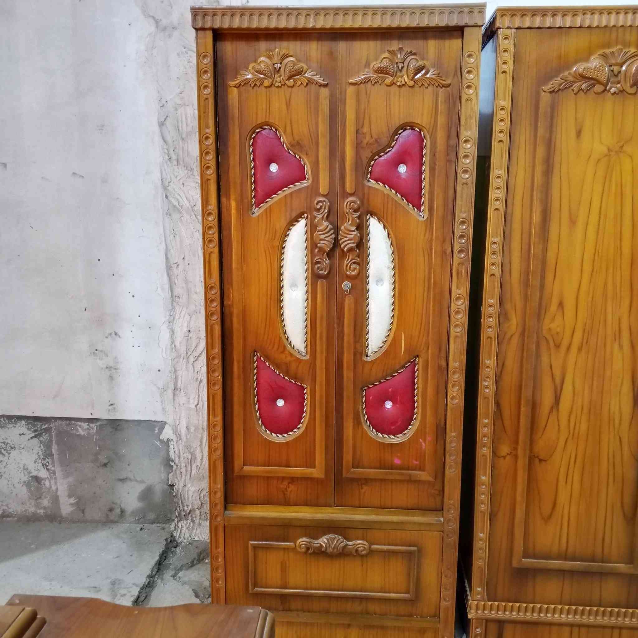 غرفة نوم مستعمل نضيف جداً وشغل ثقيل جداً السعر 775الف فقط العنوان حسنكوي مقابيل اعدادية تلعفر نجارة الأمين للاستفسار ***********
