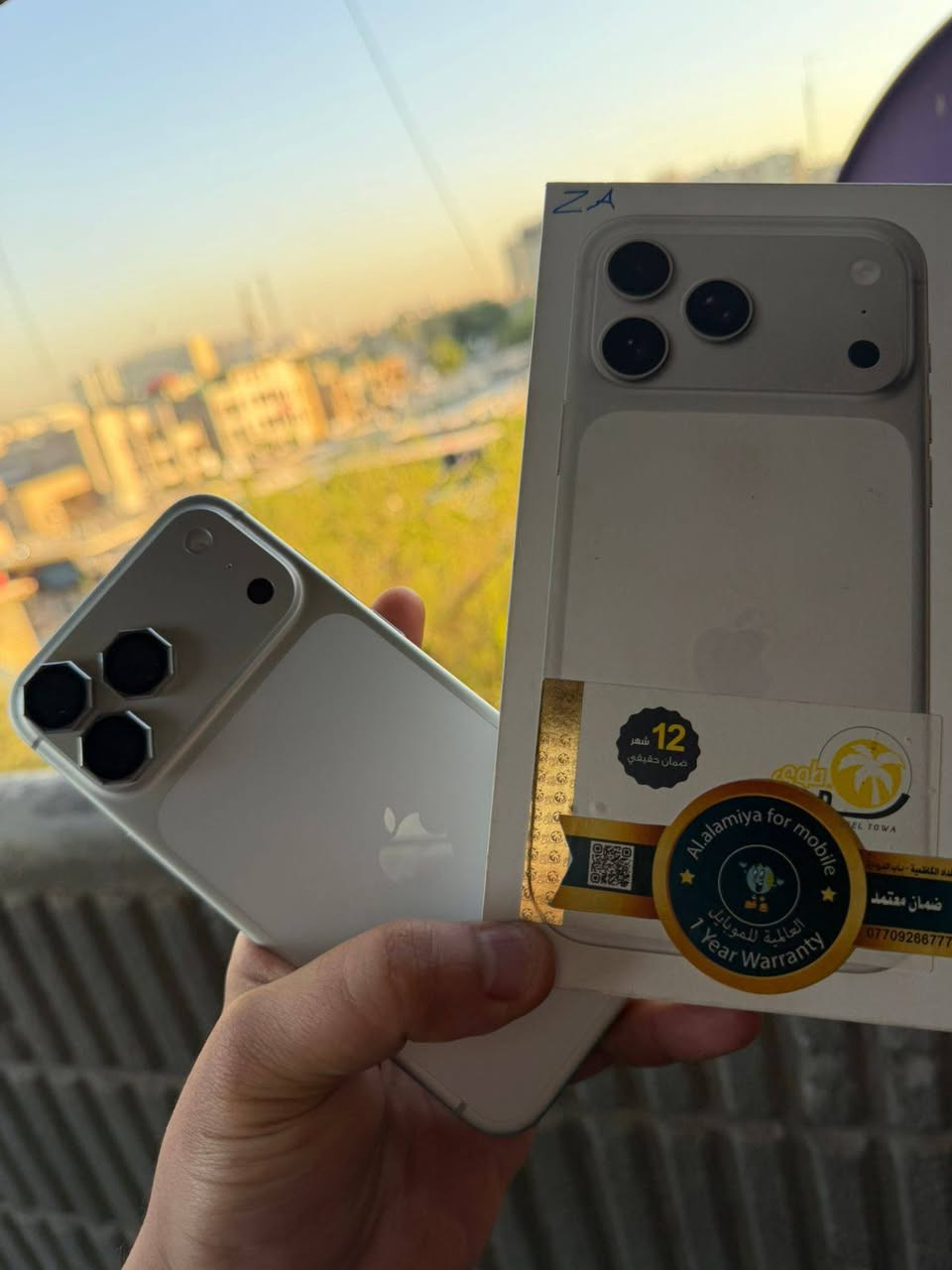 ***********📱 17 برو ماكس 256  سلفر اللون المميز
شرق اوسط شريحة
نضافه فول 100 شخط مابي
بطاريه 99 نزلت بسب التحديث 
عدد الدورات  101 
بعده داخل الضمان 
سعر 1850
