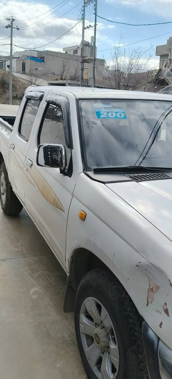 پیکاب نیسان مۆدێل 2000 مکینە کابریتە گێڕو مکینە و ئەکسل و توندو تۆڵی بەشەرت چوارتای لۆکی بۆ بەستراوە تەبرید و پاوەرە چوارجام کارەبایی ناوی لۆکە لێرداوی نیە...خوار هەموو بازاڕ بەتەتەحەداوە..شوێن قەزای چۆمان . سەنەوی کۆنەکانە
نرخی 45 محامەلە 
*********** رانية, السليمانية
