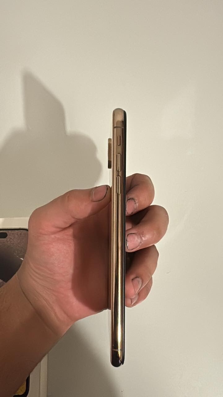 ايفون اكس ماكس اس ذاكره 64 وبطاريه 100 توني مبدله اصليه كلشي مابي بس الكامره الامايه وصخه بيه تراب وتشتغل كلشي مابيه 
ويا كارتون وشاحنه اصليه  السعر ورقه 100 دولار اقرا المنشور يلا تراسل واتساب *********** ناصريه مركز
