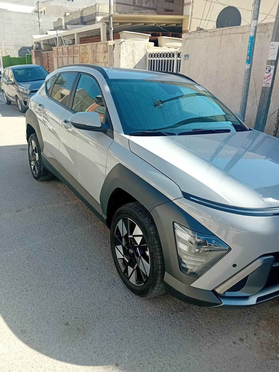 السلام عليكم
كونا موديل ٢٠٢٤
لون اسمنتي 
بدون رقم 
مواصفات Sel
مكينة ٢٠٠٠ 
كرسي كهرباء
 تبريد قطعتين 
رادارات امامي وخلفي وجانبي 
وبقية المواصفات المعروفة 
صور الحادث بالمنشور 
بارد بمقدمة البنيد وتكحيل 
ايرباك ستيرن 
مكان السيارة بغداد 
السعر ١٦٢ ورقة وبيها مجال للشراي 
للتواصل ***********
