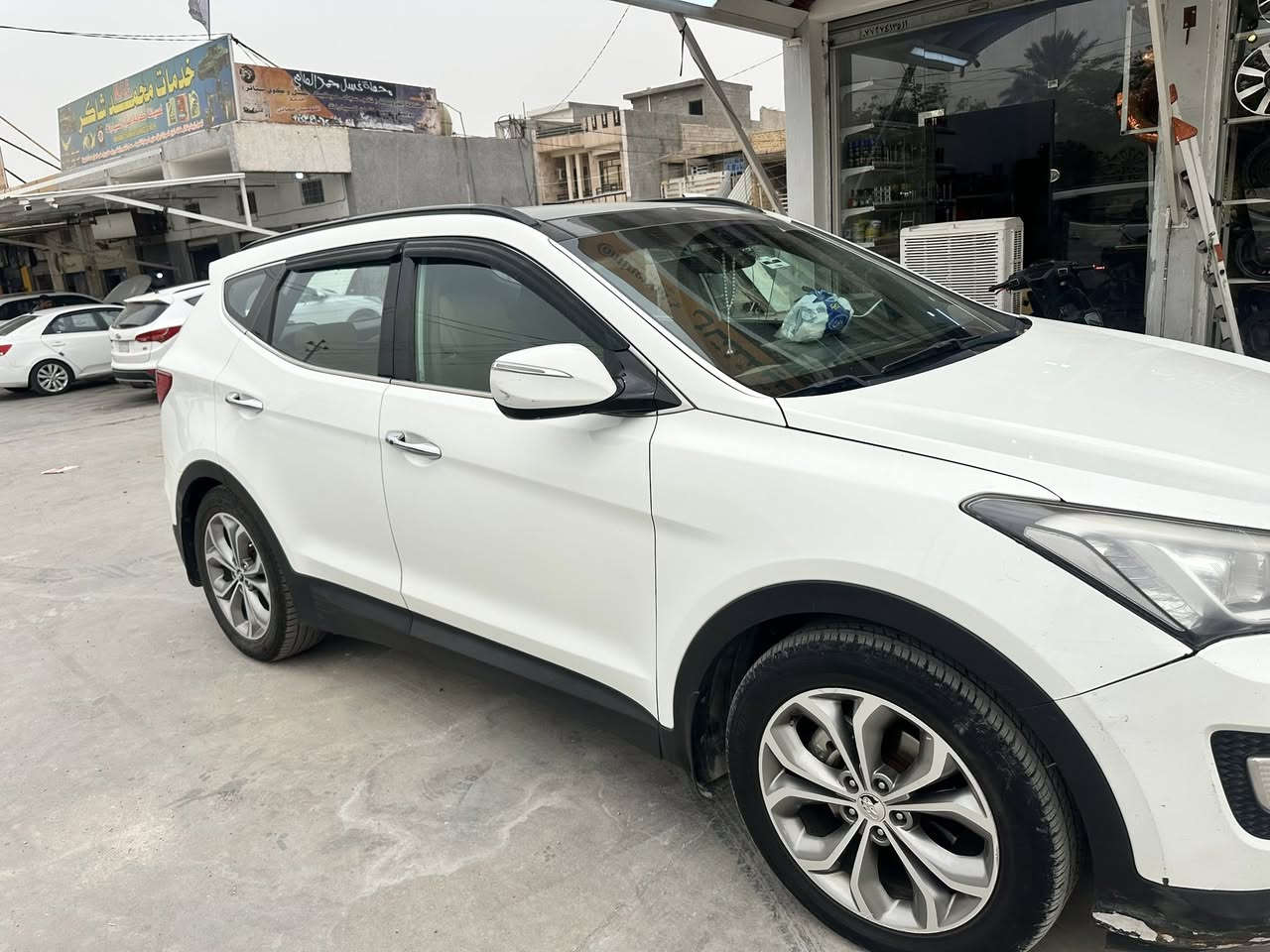 السلام عليكم
سنتافي خليجي 2013 فول مواصفاتV
7 راكب 
بانوراما 
بصمة أبواب 
مري شفط 
تحكمات ستيرن 
تبريد فول 
6 سلندر 3300 
العنوان ديالى المقدادية
***********
