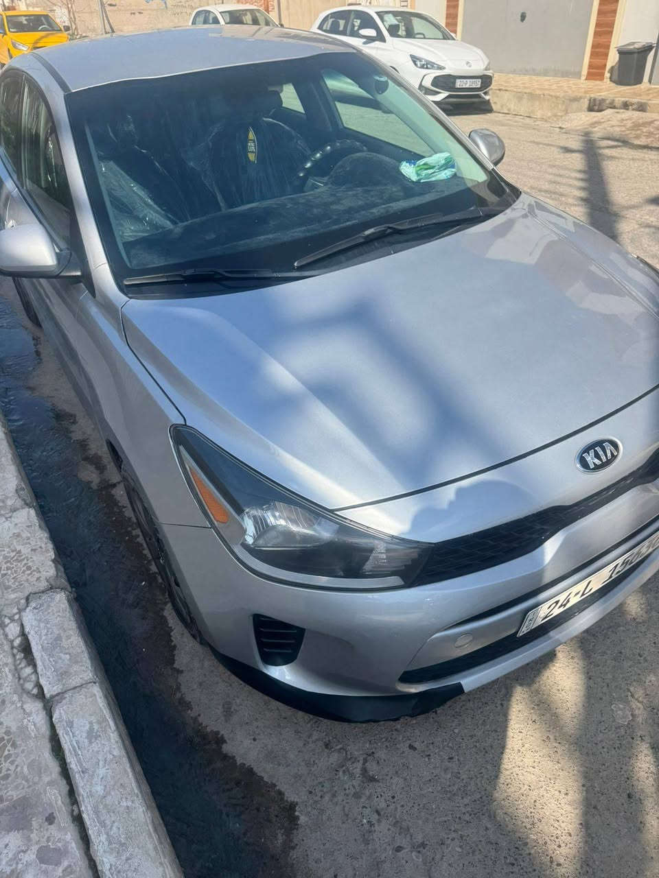 ‏السلام عليكم للبيع كيا ريو موديل 2020 محرك 16 دوش كير ATF مواصفات نص فول شاشة كاميرا حاكيه تحكمي تستن تبريد ثلج كهربائيات كلها شغالة ضررها بسيط بوند بدون داخل ايرباص بردا فقط سنوية جديدة رقم جديد ماشية 80,000 كير محرك شرط العنوان موصل الميثاق رقم الهاتف ***********  السعر 120 بيه مجال
