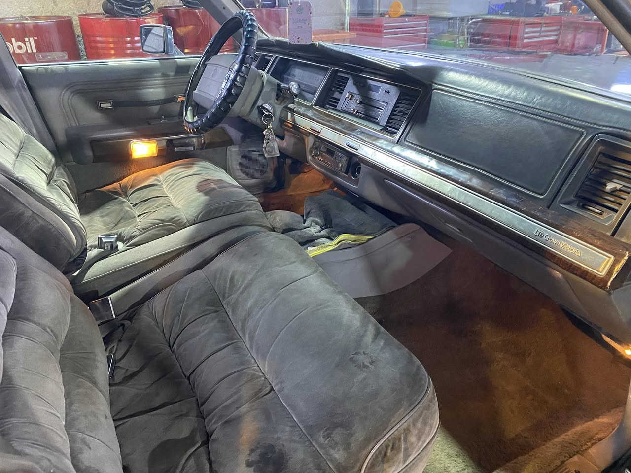 فورد ميركوري1990
سلام عليكم فورد ميركري موديل ١٩٩٠ خليجي 
محرك 5000cc v8 
سياره مصبوغه عام 
سعر ٧٠ وبيه مجال 
للستفسار *********** 
مكان السياره بغداد الدوره
