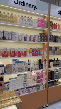 فرصة 📢استثماريةفي مشروع كوزمتك (المحل يحتاج الى تفرغ تام وادارة وتسويق صحيح في حال ماعندك وقت ومامتفرغ ما انصحك بشرائه / لان سبب البيع خال عامل ومامتفرغ الة 
وعندي شغلي الخاص تفاصيل المحل /ديكور حديث مع انارة كامل مع سبلت + سستم كامرات ويحتوي ايضا على حمام صحيات مع عارضات تركي درجة اولى وجام خانة المنيوم مع اعلان ضوئي حديث سقف تيوبات وجبسن بورد اضافة الى بضاعة متكاملة 
موقع المحل تجاري مميز على شارع رئيسي
العنوان /بغداد الدورة شارع ابو طيارة قرب ماكسي مول 
للاستفسار اكثر واتساب ***********
