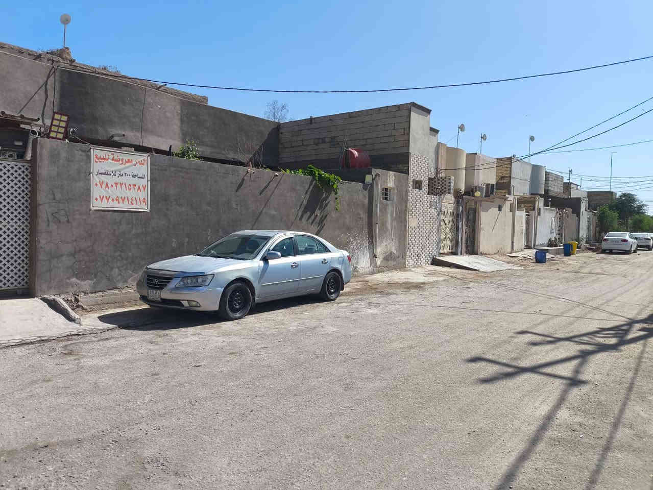 السلام عليكم بيت 360متر طابقين مقابيل ملحق قرية الغدير عمود 299 يبعد عن الشارع العام 50 متر واضح بالتصوير يمكم اخوان البيت معروض مع سبالت عدد خمسة اثنين كنتوري وثلاثة تعليك مع سخان عدد اثنين مع براميل ابو الالف عدد اثنين مع جلسه عربيه استقبال زاد صاله كاونتر مطبخ حار وبارد 22متر السعرر
150وبيه مجال للستفسار الاتصال على الارقام التالية

***********

***********
