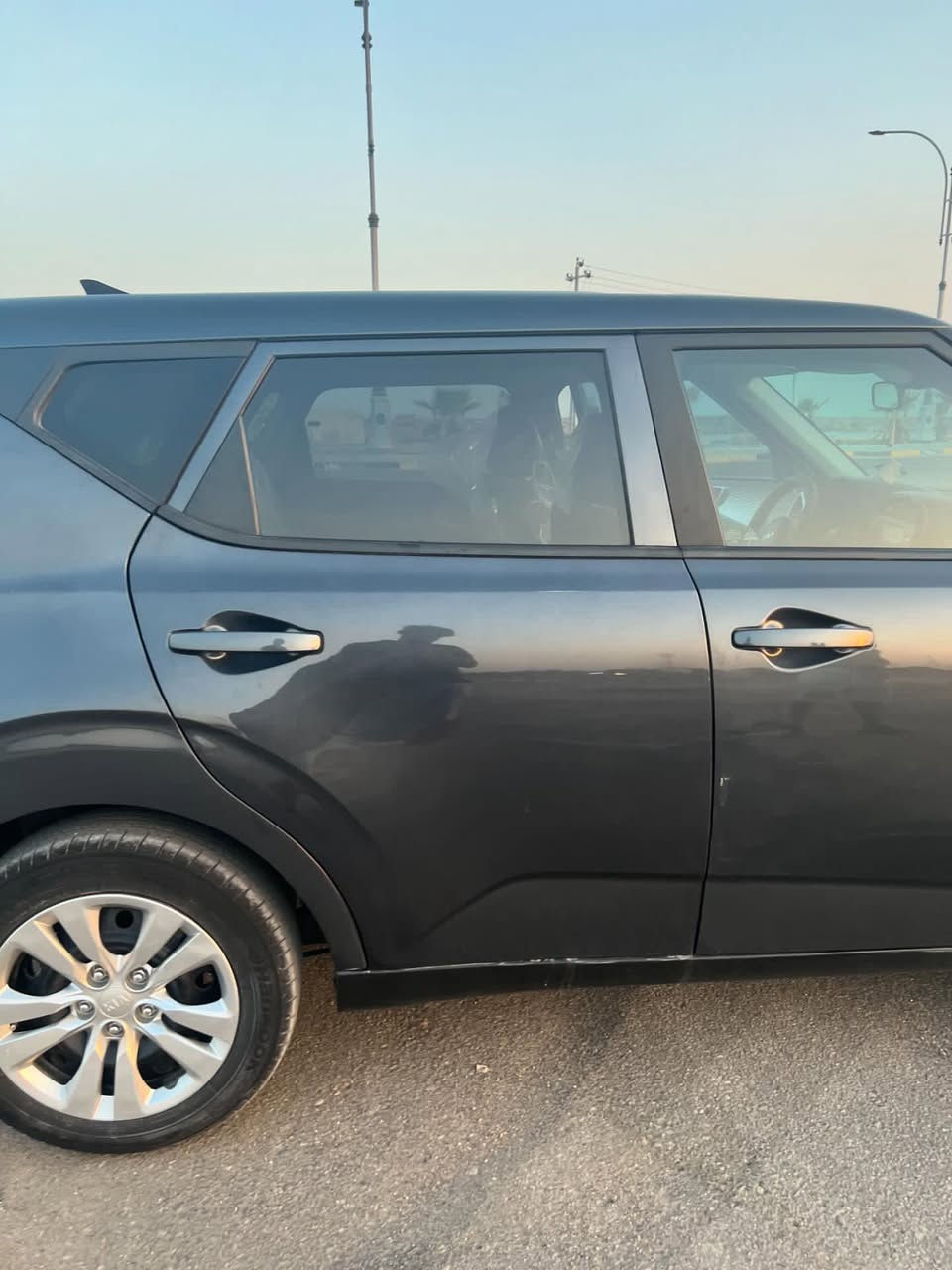 السلام عليكم 
كيا سول 2022 للبيع 
الضربة موضحة بالصور 
رقم وتساب متواجد *********** 
سعر 120 قفل 🔒🔒
البصرة ام قصر
