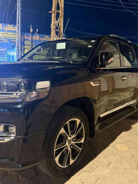 السلام عليكم . للبيع تويوتا لاندكروز  2020 V8 4700 فول مواصفات 1/1 ماشيه 106 الف السعر 56 الف . للاستفسار  ***********
