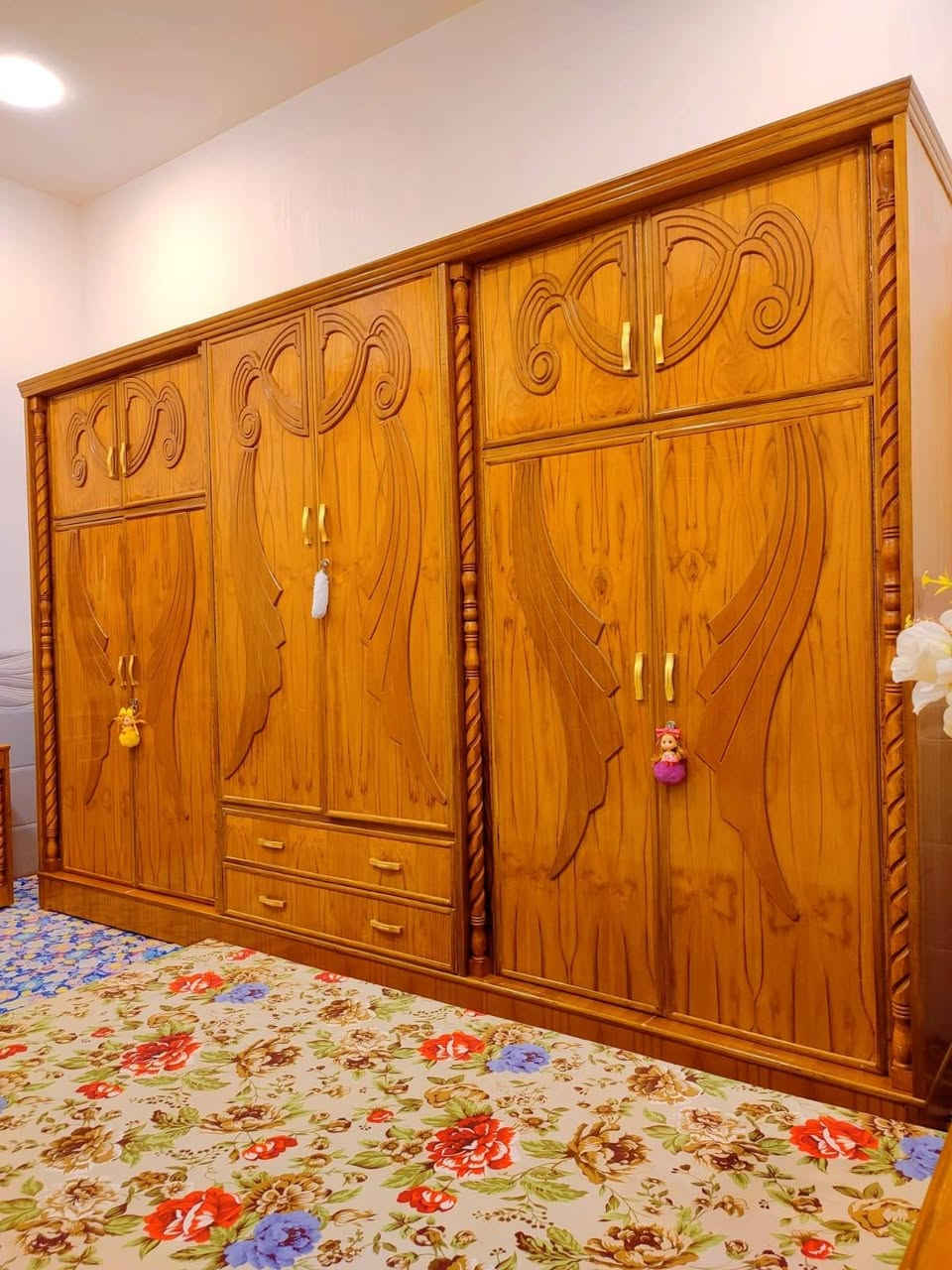 غرفه للبيع تسكام ام السته طابقين ملحق زاويه كنتوريه طابقين تاج ملكي غرفه ضخمه نجاره عراقي داخل وخارج صاج خشب ثگيل تفصال العنوان ديوانيه حي العسكري صدر الثاني قرب المستوصف السعر للاتصال على الرقم ***********
