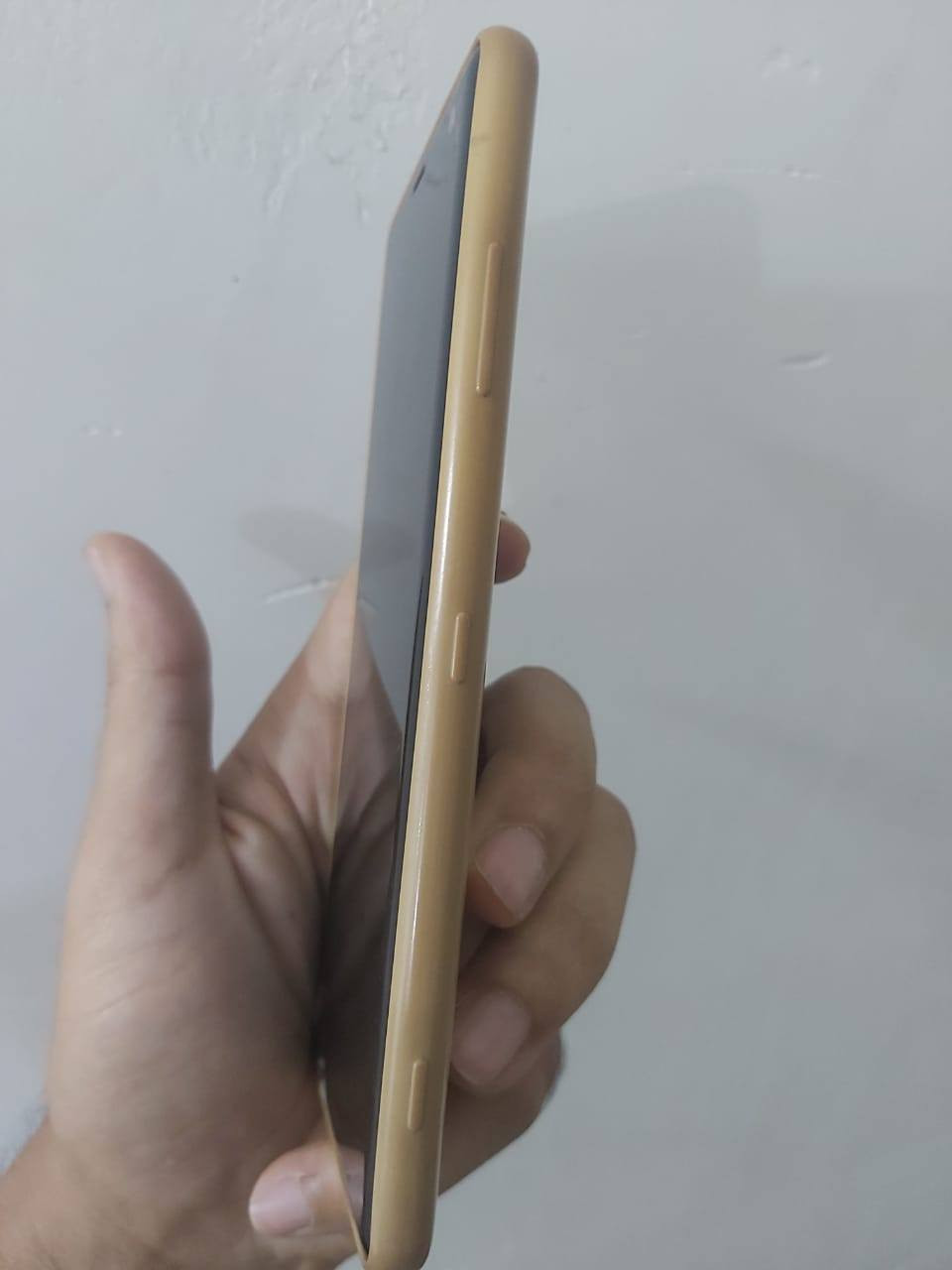 سوني XZ3 جهاز غني عن التعريف بي ضربة خفيفة بالحافة مال الشاشة وخط مثل ما موضح بالصور وما مأثر على اللمس والشريحة مقفولة من اليابان والباقي كفالة سعره 50 ألف 
متوفر واتس آب ***********
