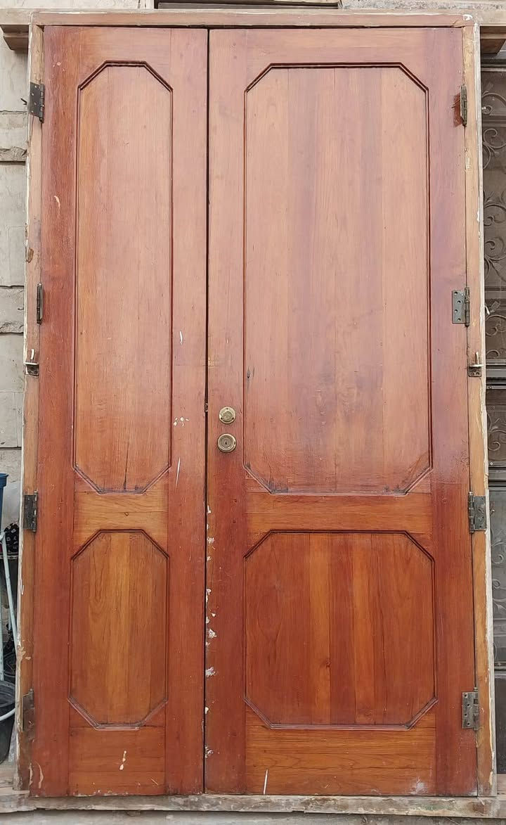 باب خشب صاج قطعتين للبيع
إطار الخارجي للباب القياس العرض 142 سم والارتفاع  244 سم السعر 190 الف دينار
المكان حي الخضراء
للاتصال ***********
