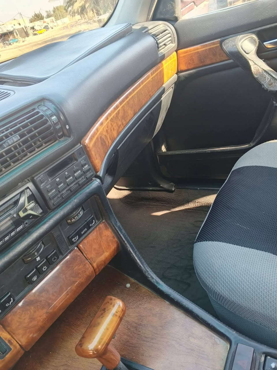 السلام عليكم بي ام دبليو حجم ٧٤٠ ٨ سلندر مسكر محركها بي تنقيص قليل كلش م ١٩٩٣ بغداد الجديد ألسعر ٦٠ وبيها مجال حك الجيه *********** *********** مكاني بابل
