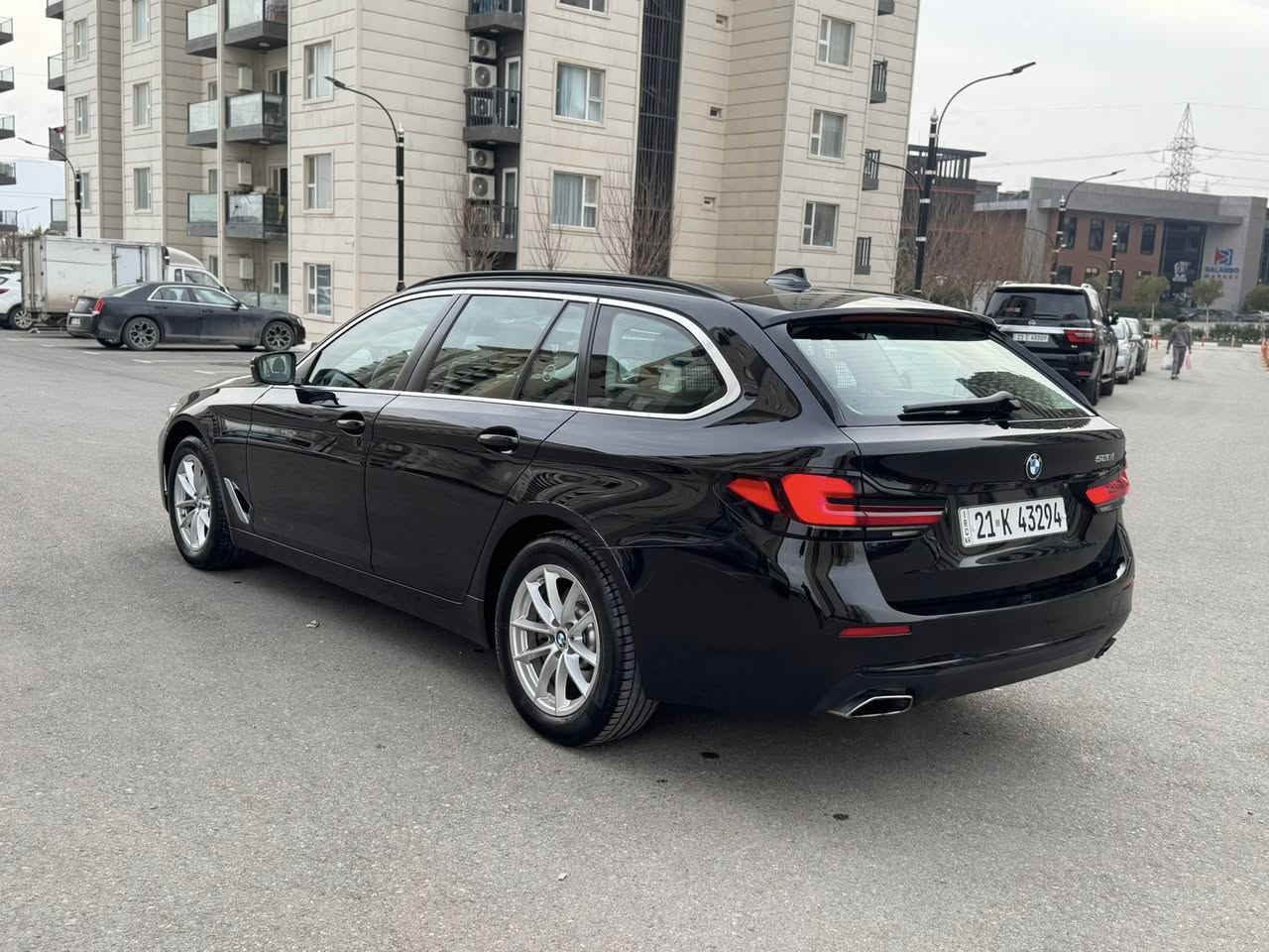 BMW 520i G31 2023
السلام عليكم اخواني .. للبيع أو مراوس
بي أم 520i موديل ٢٠٢٣ تفاصيلها كالأتي :
- السيارة خليجية وارد السعودية مكفولة كفالة عامة مطلقة محرك وگير وكهربائيات وصبغ وتبديل وبارد مكفولة من چكة الأبرة 
- محرك 2000 (TwinPower Turbo) جبار غني عن التعريف اقتصادي جدا بصرفية الوقود وشلعة وتسارع مخيف مع ناقل حركة 8 سرعات 
- لايت عالي ناصي زينون بلادي وليد امامي خلفي 
- حساسات 360 درجة دقيقة جدا تعطي افضل أداء
- كشنات ودواخل جلد قرميدي بلادي انيقة جدا 
- دواخل بيانو بلاك مع انارة محيطية بالداخل متعددة الالوان جميلة جدا 
- كشنات أمامية كهرباء مع خزن ميموري 
- تبريد شاشة مناخين منفصلة امامي وخلفي وتبريد مركزي ٣ قطع 
- ستيرن كهرباء 
- شاشة دشبول ديجيتال مع شاشة وسطية كبيرة جدا متعددة الوظائف تدعم أبل كار بلي واندرويد وايرليس سريعة التكنيك 
- بصمة تشغيل وقبغ جنطة كهرباء وبردة خلفية كهرباء والجامة مال الجنطة تفتح بصمة 
- ٣ انظمة قيادة اقتصادي وطبيعي وسبورت مرعب 
- مري شفط كهرباء وقلاب مع البگ
- گير كوبرا وماوس تحكم وسايد بريك كهرباء 
- السيارة بعد بيها مواصفات يطيل ذكرها 
- السيارة جديدة جدا مابيها برغي نقص مكفولة من كلشي صيانة وتبديل دهن وفلاتر كله شركة تخم تاير هانكوك جديد متصرف عليها دينار طبعا الرزانة والعزل والسرعة والثباتية متنوصف ولا راح تلكيها بسيارة طبعا الـ 520 معروفة اقتصادية وخالية من التعقيد 
رقم سليمانية ترقيم جديد اقل من شهر فحص جديد مكان السيارة بغداد - البلديات والسعر المطلوب ٢٢٠ ورقة ( شدتين و ٢٠ ورقة ) وبيها مجال وسعرها مناسب جدا بالنسبة لموديلها ونظافتها 

للمعلومات الاتصال : 
***********    أسيا سيل
***********    فايبر + واتساب  المهندس احمد
