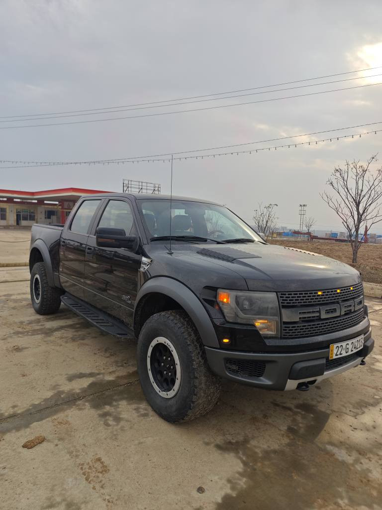 رابتەری svt مودیل 2013

هیچ هیچی  پێوە نیە 
فول مواسفاتە
مکینەو گێری نەکراوەتەوە
یەک دەسە هەموو گیانی بەشەرتە
بەناوی خۆمەوەیە سەنەوی تازەیە
مکینە و گێر و اکسل و قفل اکسلی بەشەرت
***********
*********** واتساپی لەسەرە شمشمل, السليمانية
