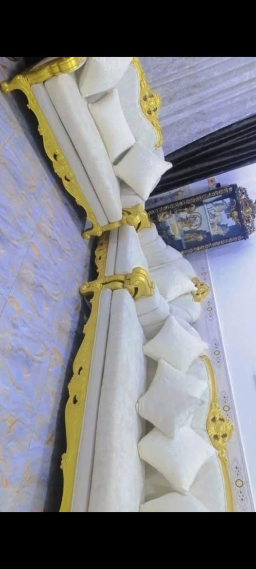 تخم ملكي ٤ قطع سعره ٤٥٠وبي مجال العنوان بصره تنومه تواصل علا الرقم الواتساب ***********
