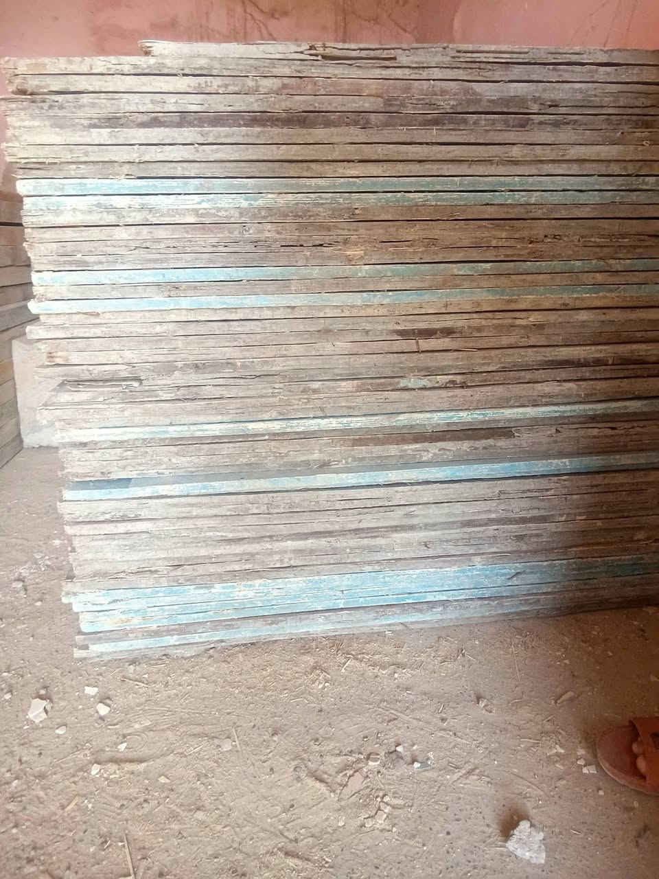 بلاويد مستخدم نضيف للبيع
جسور 3متر صبه وحده للبيع
للستفسار اتصل‏‪***********‬‏
