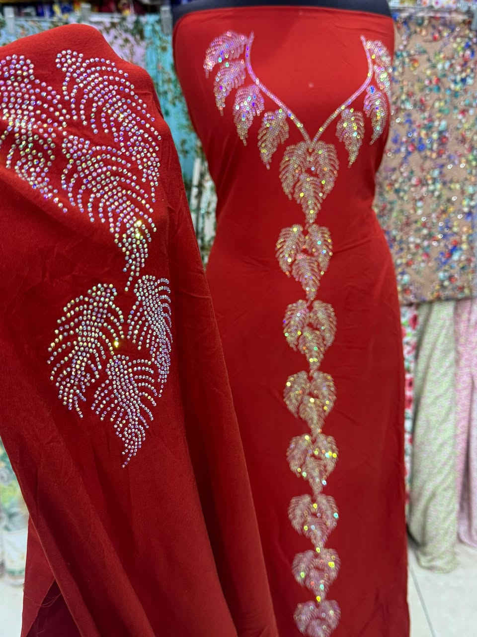 نقشات الجديده نقش كامل 🌺
شذر الاصلي منقوش للكاع مع الردن  

قماش كشمير كابوي مطاط الاصلي 

القطعه مترين ونص 

سعر القطعه 15.000 

متوفر جمله ومفرد 

توصيل جميع محافضات العراق 5.000@الجميع


**إذا كنت صاحب هذا الإعلان وتريد حذفه لأي سبب، رجاءا أرسل رسالة إلى الدعم الفني**