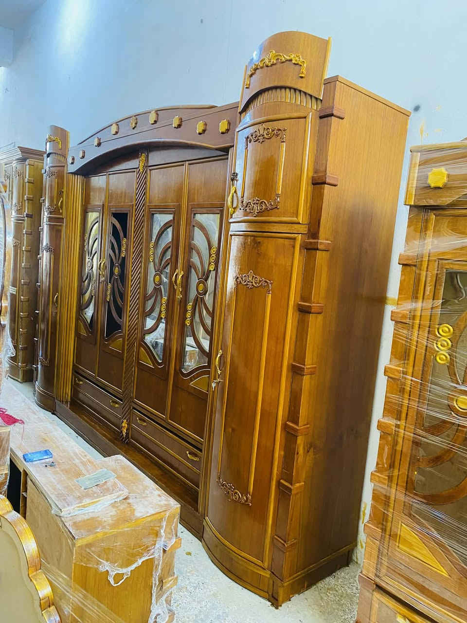 غرفة نوم عراقي مستخدم اخو الجديد وباسعار مناسبة شغل درجة اولى مرتب ضهر جرجوبة السعر 775 الف وبيها مجال للطيبين 
رقم الهاتف ***********
