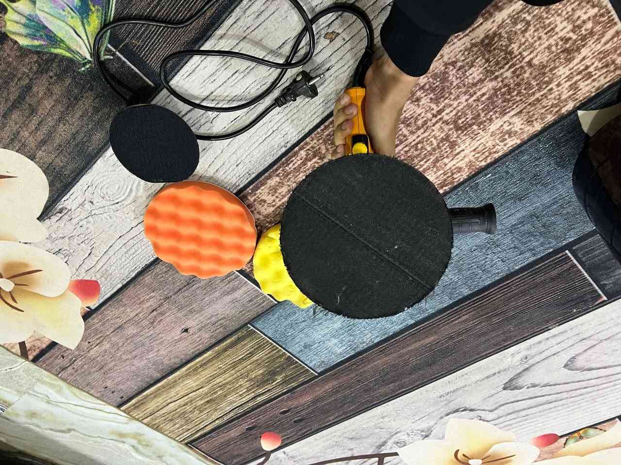 مكينه مال بوليش للبيع شغل مرت و وياها قاعدات اثنين و إسفنجات اثنين جدد استعمال قليل سعر ٣٠توصيل موجود شرط الشغل رقمي ***********
