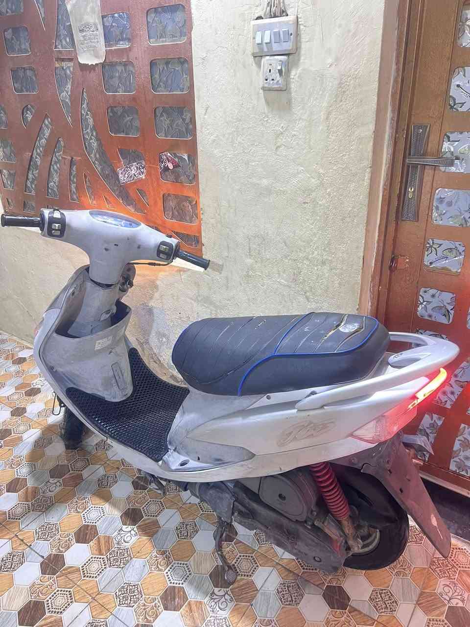 سلام عليكم للبيع ماكس منغولي حاوية كفالة عامة ختم واحد كفر وملاح ومكينة مابيها قطعة مامختومة دراجة مامفتوحة ع لفحص مابيها كل نقص كلشي شغال بيها وكلها بلاد دراجة تنباع بكشن بلاد مكاني ديوانية جمهوري شارع سالم سعر خاص او رقم ***********
