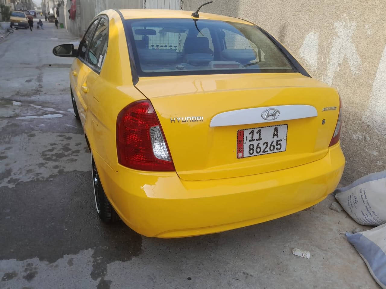 السلام عليكم للبيع فقط بدون مراوس اكسنت 2009 فول اوتماتيك. محرك 1600 كير اوتماتيك  جام كهرباء. مصفره هيئه وغرامات حادث جاملغ ايسر 
رقم بغداد باسمي  نكليزي مميز بأسمي سنويه 2030 تخم تاير جديد حداديه جديده كير ومحرك شرط. السياره احلا من الصوره.  السعر. 85 اوبيها مجال بسيط مكاني مدينه الصدر الاورفلي
***********
