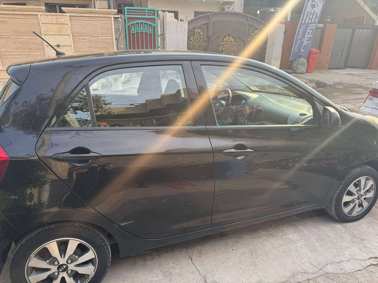 كيا بيكانتو 2016 لون اسود وارد خليجي ماشية 52 الف كيلو
رقم بغداد
بيها طخة بالصندوك وطخة بالجاملغ الخلفي الي وره السايق

السعر 90 وبي مجال بسيط

مكاني بغداد الدورة شارع ابو طيارة
***********
***********

