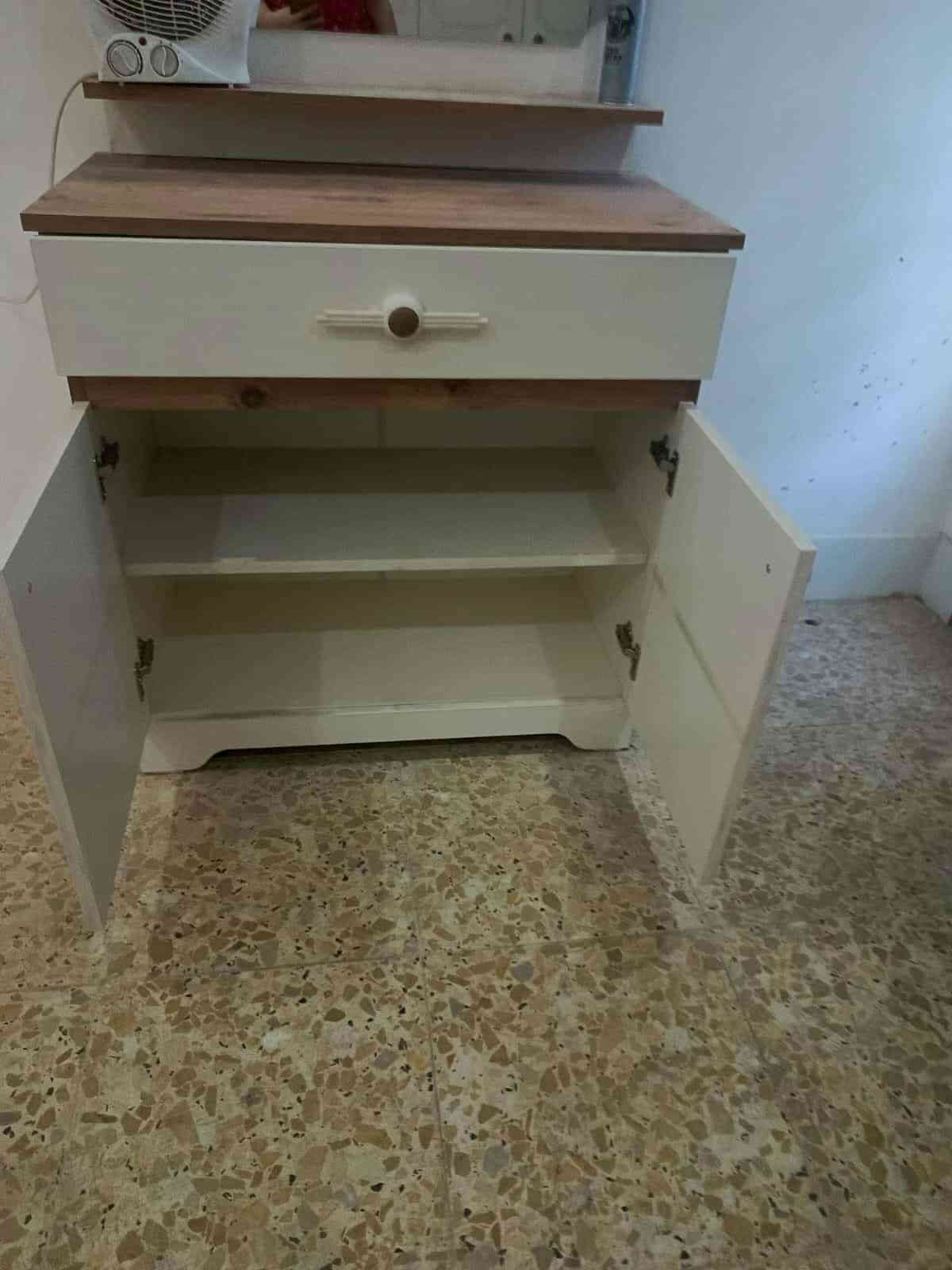 غرفة نوم  ٥   قطع   
مامستخدمه ابد  فقط منصوبه 
سرير  + كنتور  ٤  ابواب  + ميز مرايه + ميز  دراسي  +  كومدي 
#السعر   ٦٠٠   الف بي مجال 
#العنوان : بغداد - الغزاليه  شارع الخطيب الزراعي - قرب  جامع الامام  الحسن  عليه السلام 
#الي يريده  يتصل بالرقم 
‏‪0774 196 8336‬‏
#واتساب #  واتساب # واتساب 
يرجى متابعة الصفحه  
ليصلكم كل ماهو جديد 
نعمل لخدمتكم 
علي البابلي
