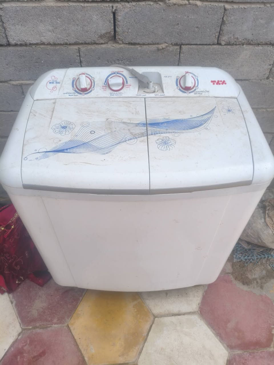 غساله للبيع نضيف وشغاله بس التجفيف ماله مايشتغل وتصليه بسيط السعر 30 المكان سوق الشيوخ حي العسكري شارع الترابي ***********
