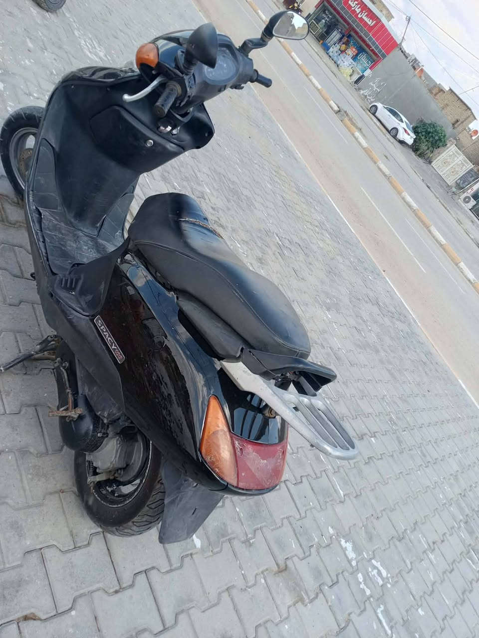 سبيسي ياباني نضيفه مكينه مفتوحة ناعمه وحلوه كفرات جدد ابو ختم كهربائيات كلهه شغاله عوزهه بس باتري دبلات نضيفه تايرات نضيفه*********** مكاني الخاجية سعرها 450
