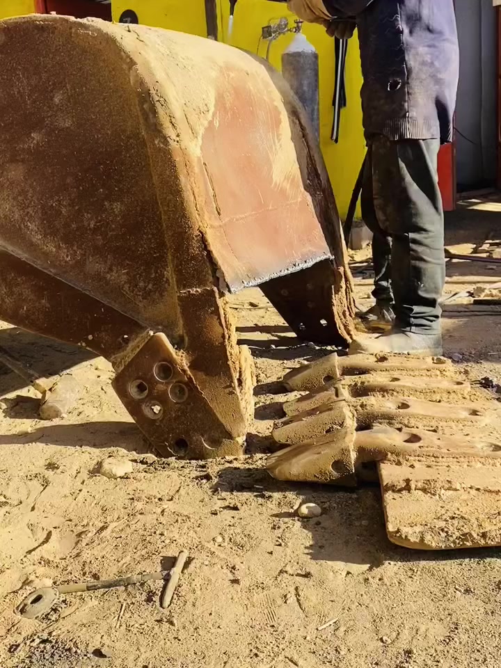 يالله 
نطلع لجميع محافظات العراق 
تبديل بوش جبات حفاره 
شفل 
تبدبل سنون +شفرات شفل حفاره 
تبديل بوش حفاره شفل 
لحام شواصي
لحام جبات بوضع باج داخلي 
كص قباقيب 
لحام فافون جميع انواع المحركات 
والخزانات 
ادوات موجود 
***********
***********
