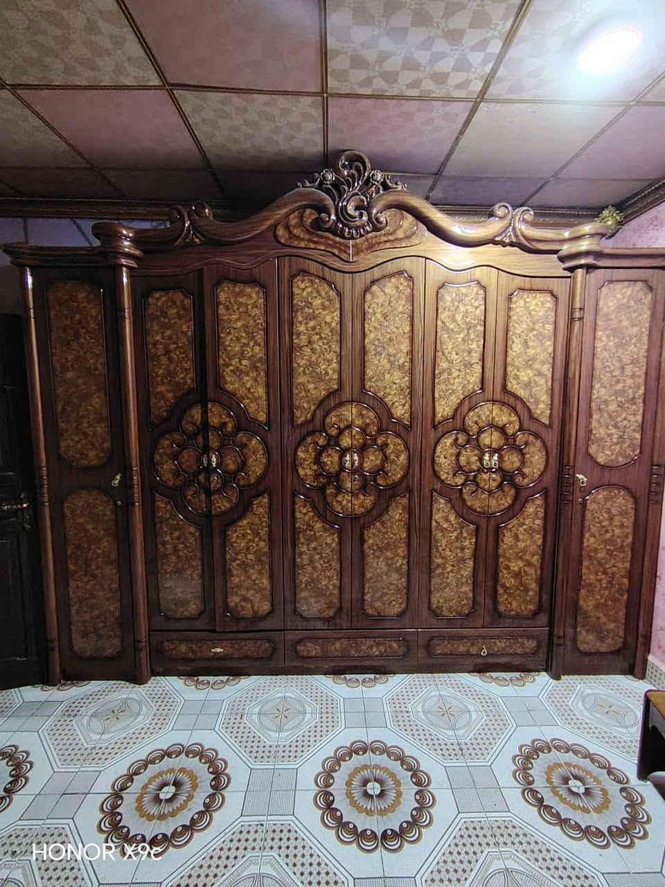 غرف ماليزي للبيع السعر350 وبيه مجال المكان كرمة علي مركز الناحية الاستفسار مراسله واتصال على ***********7
