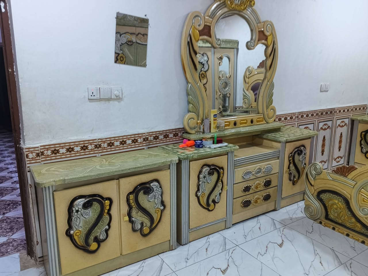 السلام عليكم غرفه نجاره عراقيه جديده كلش مثل مواضح بصوره مكاني ناصريه حي اريدو***********يوجد وات ساب
