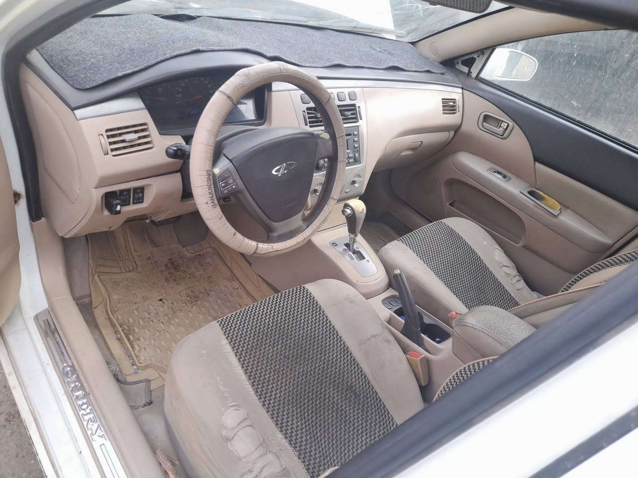 السلام عليكم شيري اي 5 موديل 13 جير عاطل.مكينه.نضيفه.رقم.انبار.كوم.حديد.بدون.تحويل.مكاني.بغداد. سياره حلوه دواخلها تخم تاير سنتر لوك السعر 17 الاتصال على هذا الرقم***********
