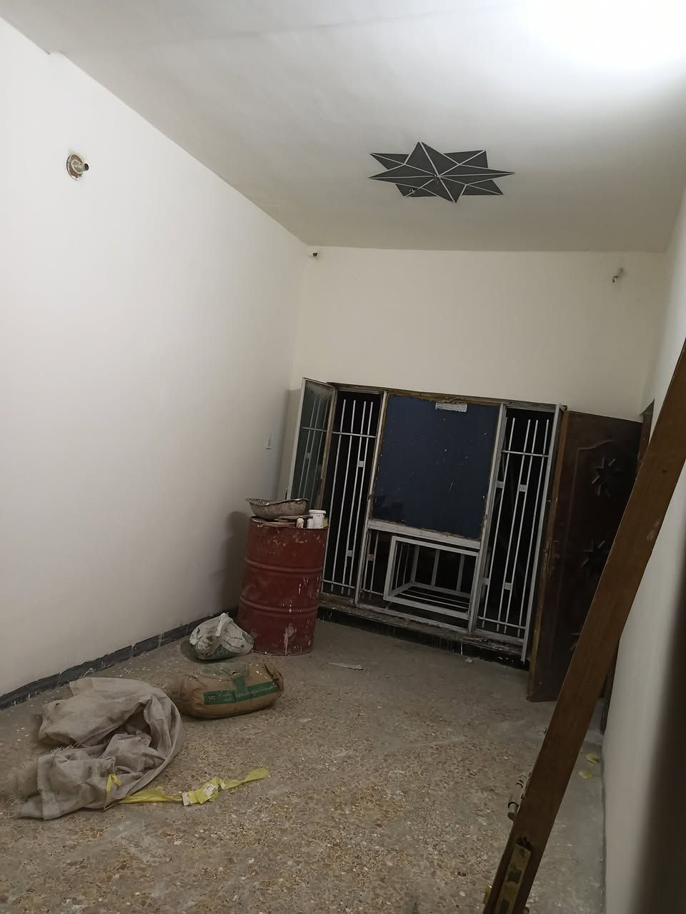 السلام عليكم بيت ليجار مساحتة 150متر ليجار بي غرفتين نوم بشارع البرتقالة ***********
