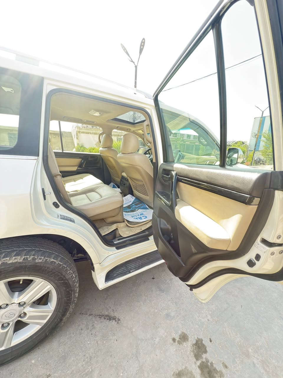 سلام عليكم سياره البيع نوع لاندكروز المديل 2011 ستينيه محدثه 2015 سياره مطلوب بيه سعر 330السياره معروفه مايحتاج واحد يشره عليه اي ستفسار اني بل خدمه وهذه *********** بكاني بغداد
