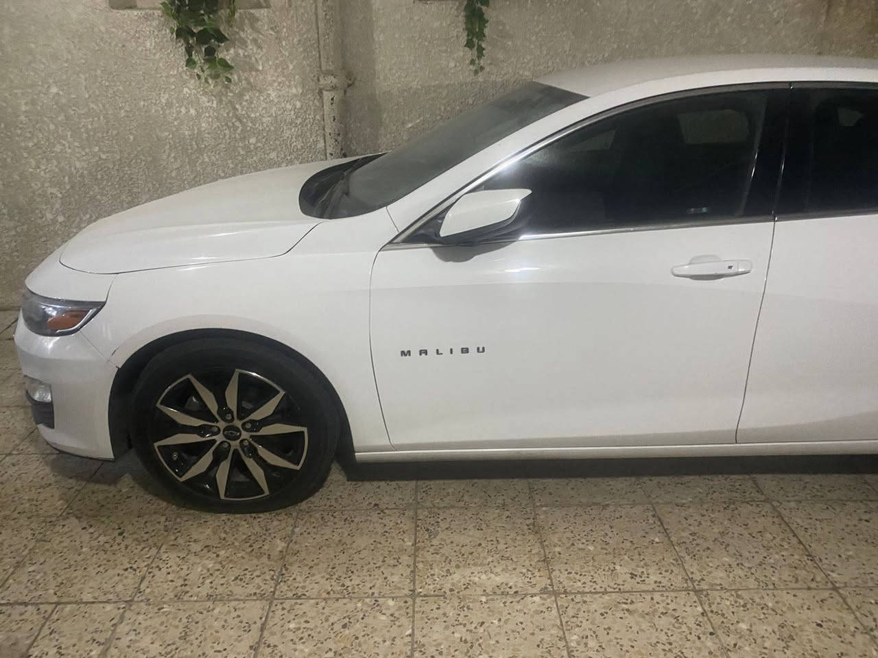 السلام عليكم للبيع ماليبو موديل 2020 ماشية 104 كيلو رقم سليمانية انكليزي باسمي حادث بارد بلجاملغ الامام فقط السيارة نظيفة جدا السعر 127 وبيها مجال بسيط للاستفسار الاتصال ***********
