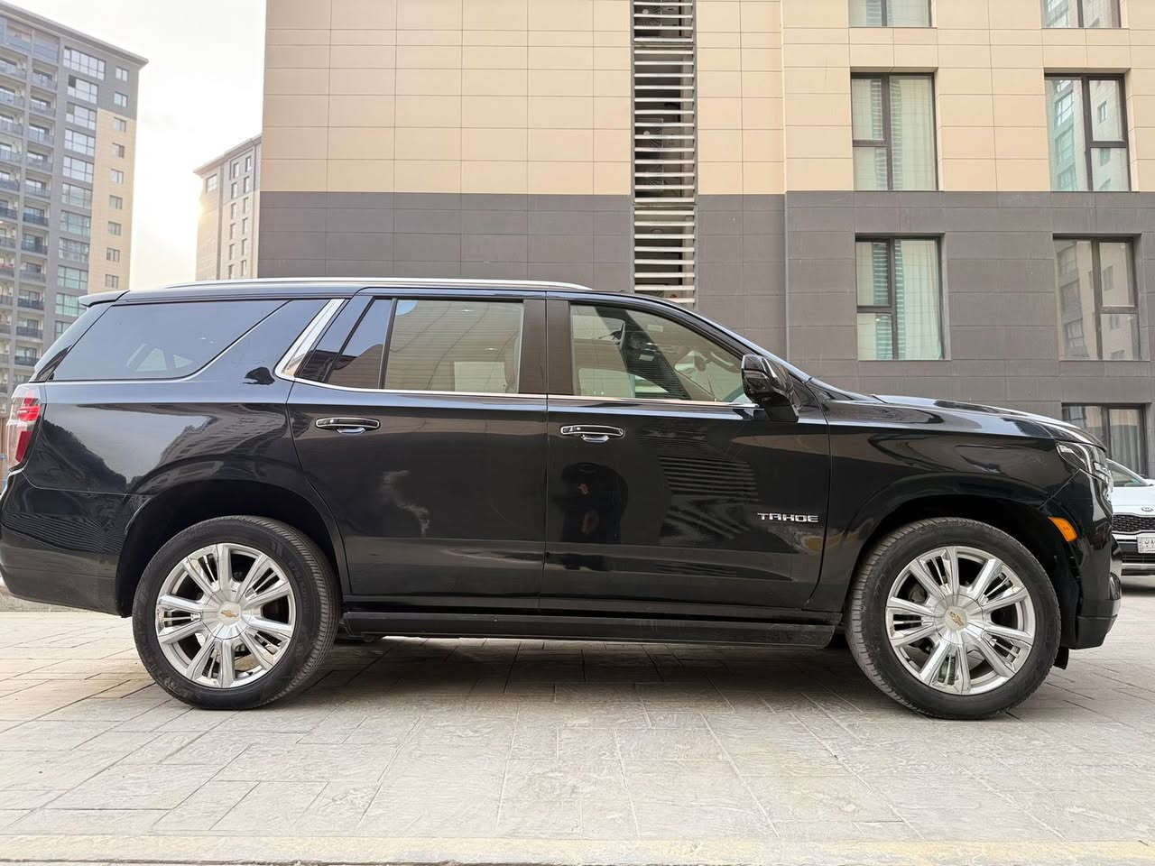 السلام عليكم اخوان للبيع فقط بدون مراوس

السعر 385
وبيهه مجال

تاهو موديل 2021 مواصفات بريمر  

ماشيه 90 الف 

وارد امريكي حادثهه بالمنشور صوره. سياره جاهزه وكامله

مواصفاتها 

بانوراما/دوس كهرباء/٥ كامرات/٣ شاشات/داتاشو/رادار امامي/نقط عمياء جانبي/جنطه شفط/كشنات تدفئة تبريد/شاحن نقال وايرليس/فور ويل وبعد بيها مواصفات متخلص 

***********

مكان السياره بغداد
