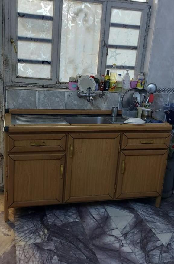 للبيع 
كاونتر ٣ قطع الألمنيوم  من الداخل 
مع  كاونتر سنك كامل  نظيف لا يوجد ضرر فيه 
مع طباخ أربع عيون الضرر فيه فقط مكسوره الحديده الي توصل صونده الغاز بيه
سعر البيع / ٣٥٠الف 
المكان / بغداد - العامريه 
الهاتف / ***********

 للبيع 
تخم رئاسي ملكي 
عشر مقاعد لا يوجد اي ضرر فيه 
سعر البيع /٦٠٠ الف
المكان / بغداد - العامريه 
هاتف / ***********
