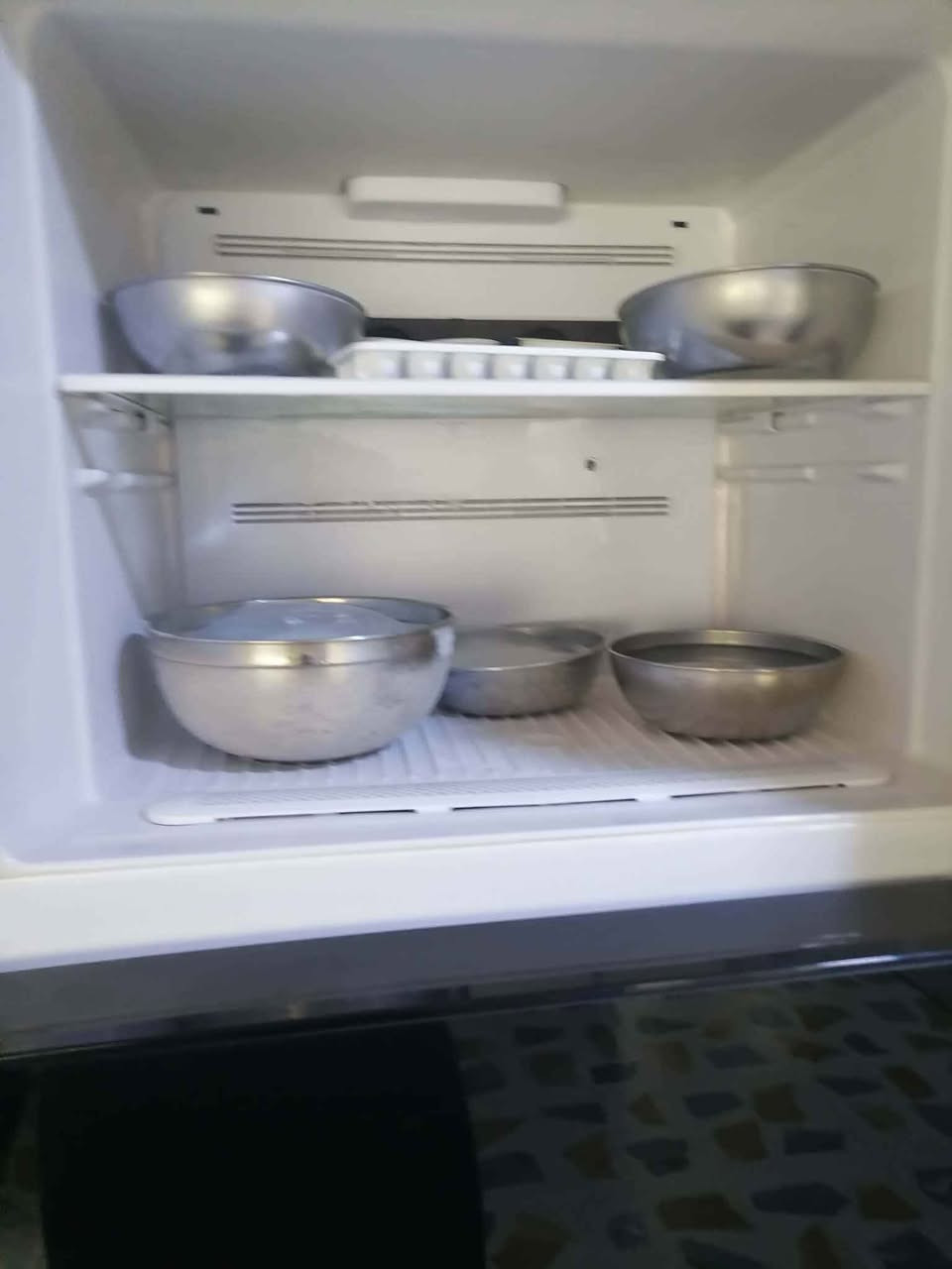 (SOLD) ‎ثلاجە لبیع مستعجل نضیف کلش اخو جدید اسود سعر 225 بیها مجال ابیض 250 کرکوك حریە ***********‎ كركوك, العراق
